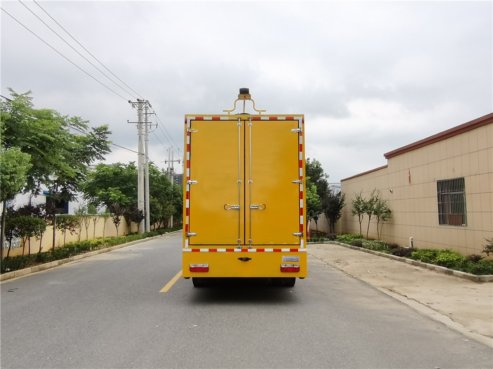 東風(fēng)大福瑞卡工程救險(xiǎn)車(chē)圖片4
