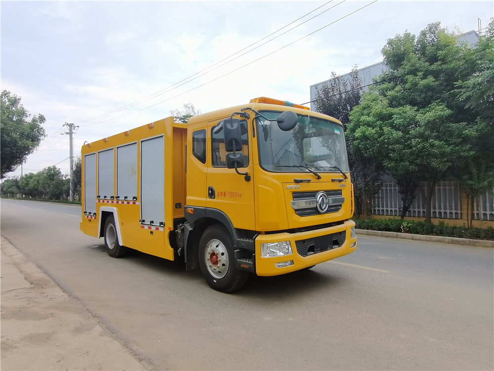 東風(fēng)D9大流量排水搶險車圖片2