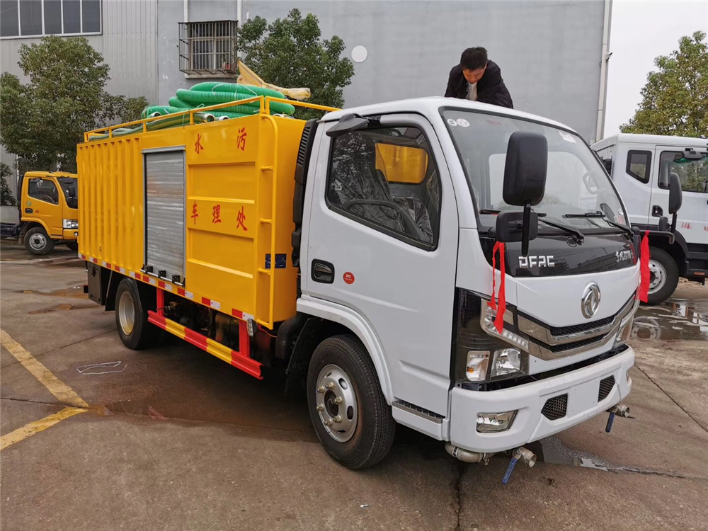 東風小多利卡污水處理車