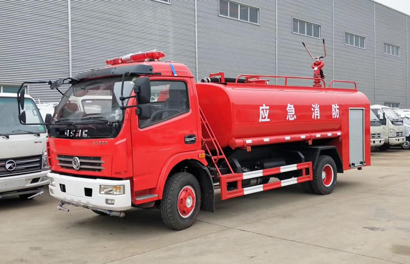 東風多利卡消防灑水車8噸出口型
